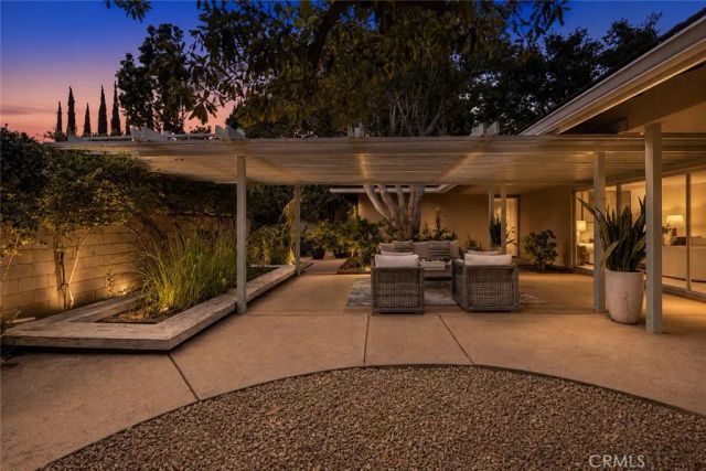 2560 Canterbury, San Marino, CA 91108
