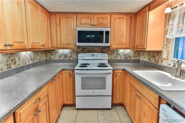 5626 W Justin Court, Homosassa, FL 34448