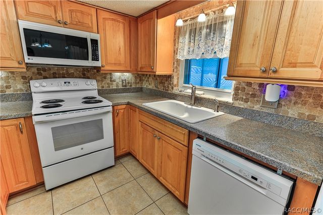 5626 W Justin Court, Homosassa, FL 34448