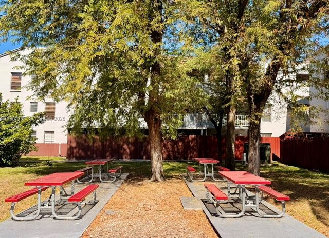 1725 W 60th St F216, Hialeah, FL 33012