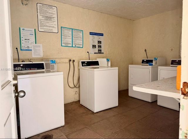 1725 W 60th St F216, Hialeah, FL 33012