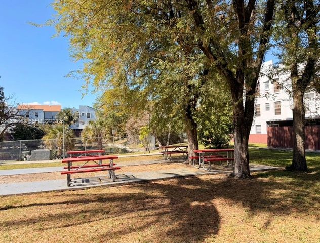 1725 W 60th St F216, Hialeah, FL 33012