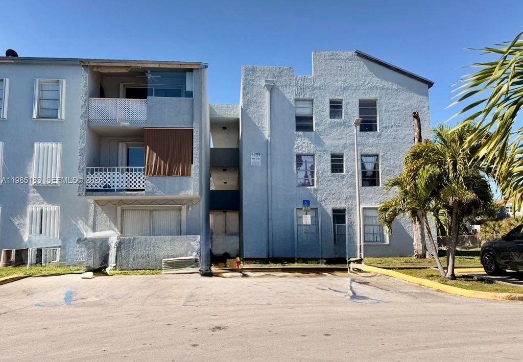 1725 W 60th St F216, Hialeah, FL 33012