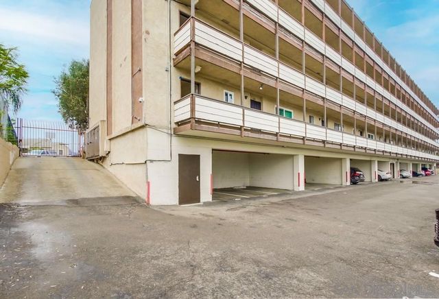 4041 Oakcrest Drive 207, San Diego, CA 92105