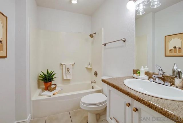 4041 Oakcrest Drive 207, San Diego, CA 92105