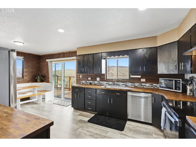 1100 W 2ND St, Arlington, OR 97812