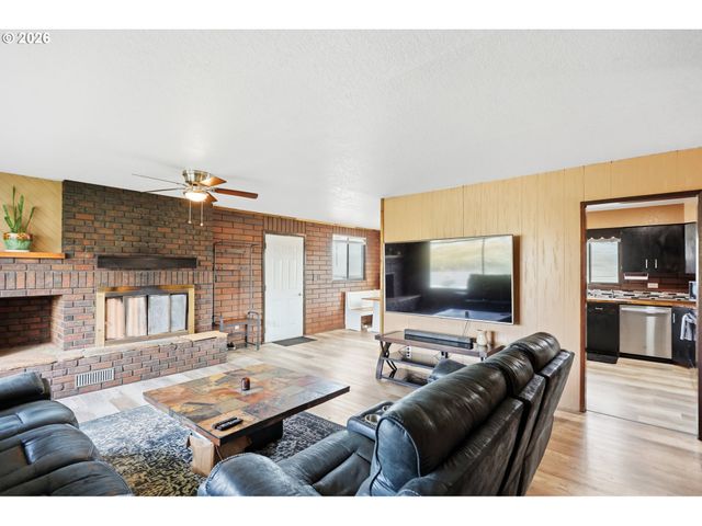 1100 W 2ND St, Arlington, OR 97812