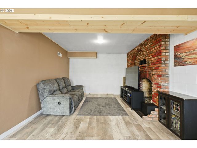 1100 W 2ND St, Arlington, OR 97812