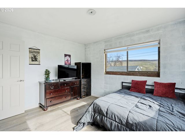 1100 W 2ND St, Arlington, OR 97812