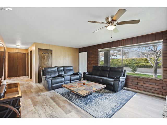 1100 W 2ND St, Arlington, OR 97812