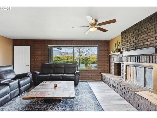 1100 W 2ND St, Arlington, OR 97812