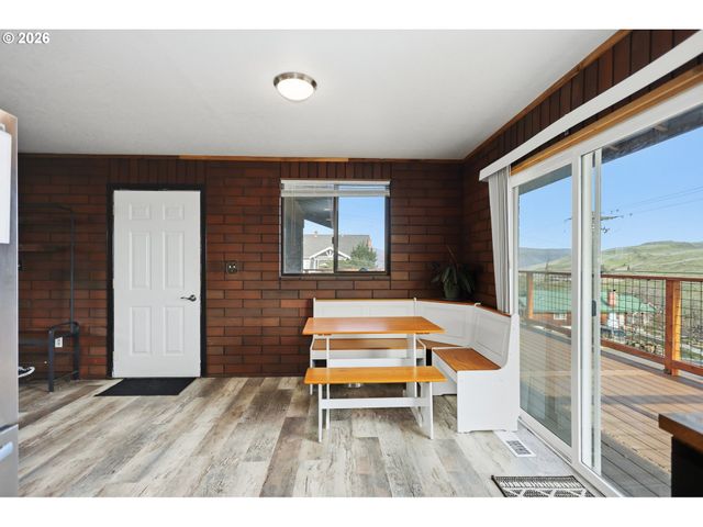 1100 W 2ND St, Arlington, OR 97812