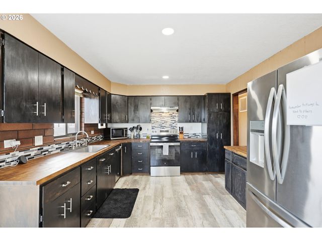 1100 W 2ND St, Arlington, OR 97812