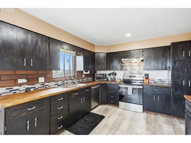 1100 W 2ND St, Arlington, OR 97812