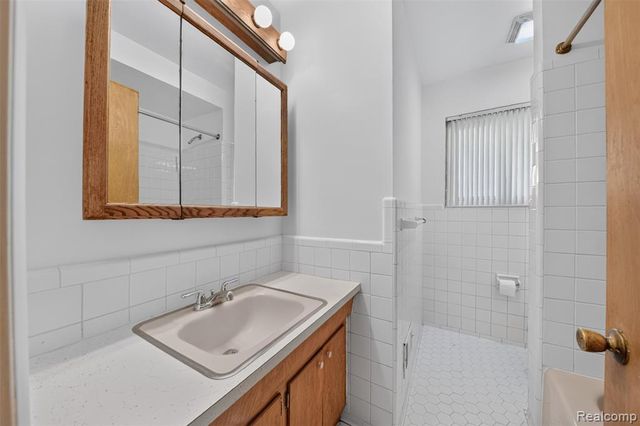 26710 La Muera Street, Farmington Hills, MI 48334