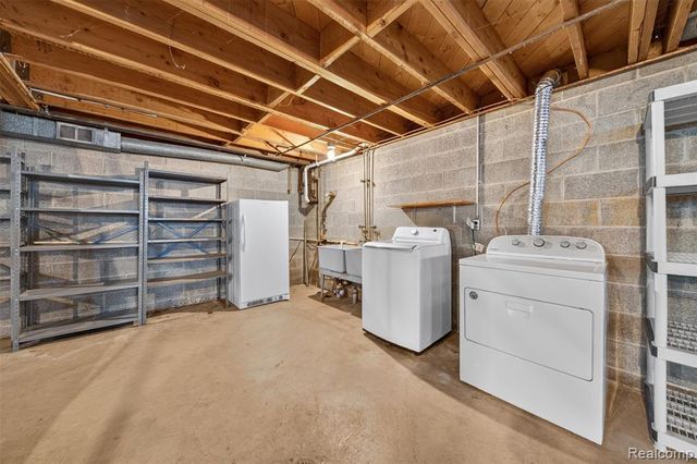 26710 La Muera Street, Farmington Hills, MI 48334