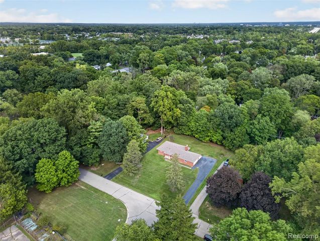 26710 La Muera Street, Farmington Hills, MI 48334