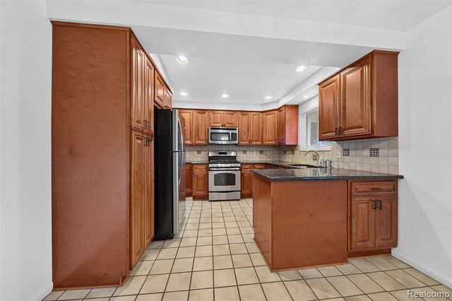 26710 La Muera Street, Farmington Hills, MI 48334