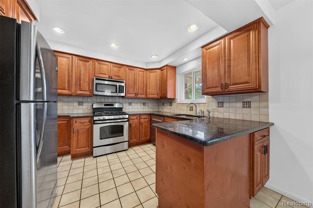 26710 La Muera Street, Farmington Hills, MI 48334