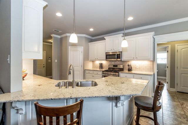 3739 Buckskin Rd, Benton, AR 72015