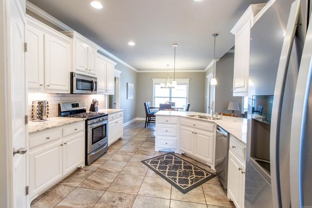 3739 Buckskin Rd, Benton, AR 72015
