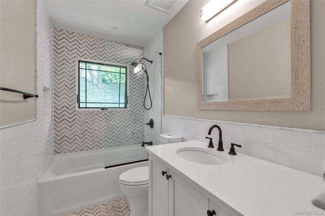 9 Winding Way, Sea Cliff, NY 11579