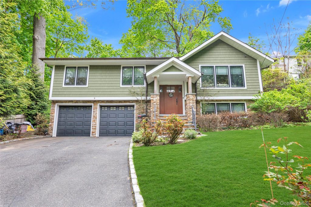 9 Winding Way, Sea Cliff, NY 11579
