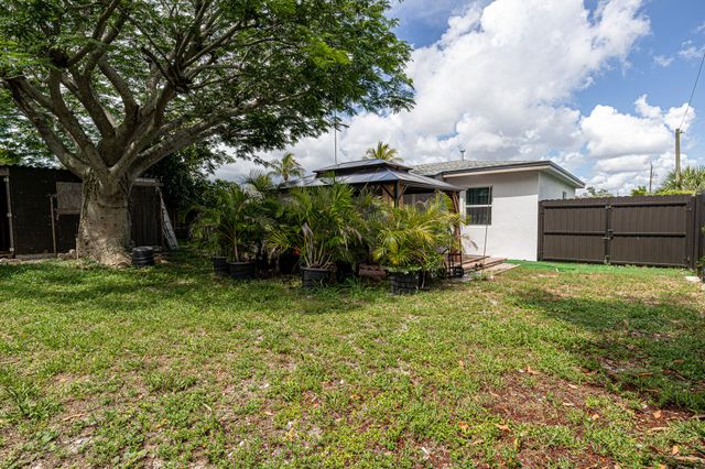 1416 S C Street, Lake Worth Beach, FL 33460