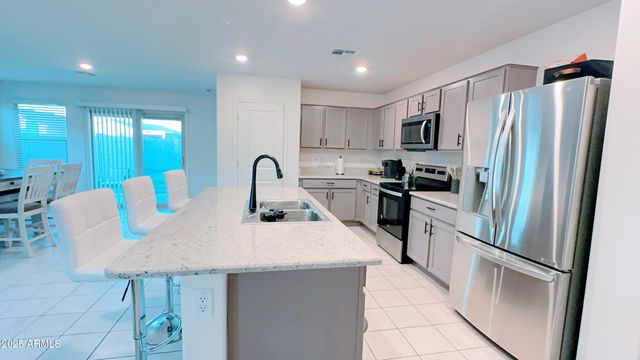 8416 W AGORA Lane, Tolleson, AZ 85353