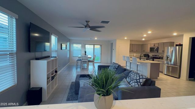 8416 W AGORA Lane, Tolleson, AZ 85353