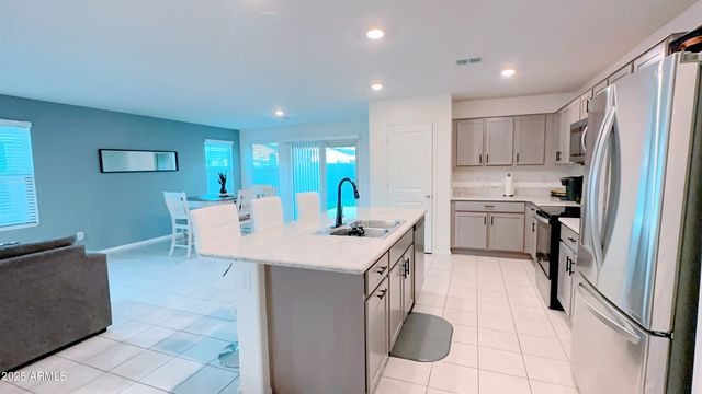 8416 W AGORA Lane, Tolleson, AZ 85353