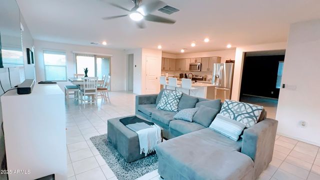 8416 W AGORA Lane, Tolleson, AZ 85353