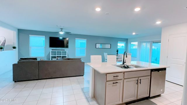 8416 W AGORA Lane, Tolleson, AZ 85353