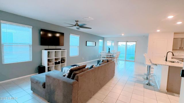 8416 W AGORA Lane, Tolleson, AZ 85353