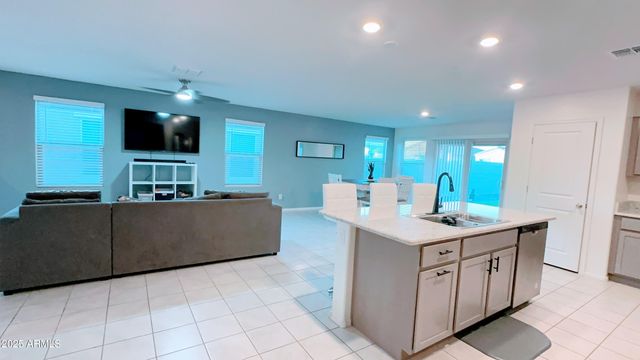 8416 W AGORA Lane, Tolleson, AZ 85353