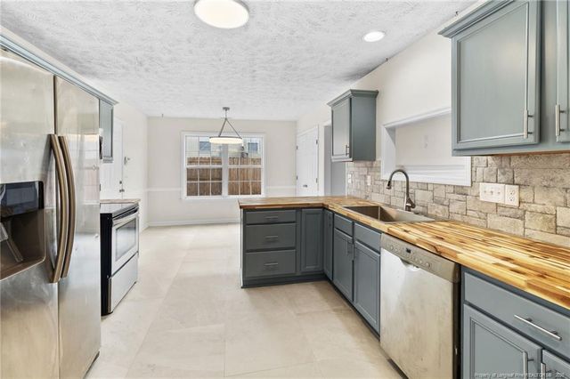 5520 Rising Ridge Drive, Hope Mills, NC 28348