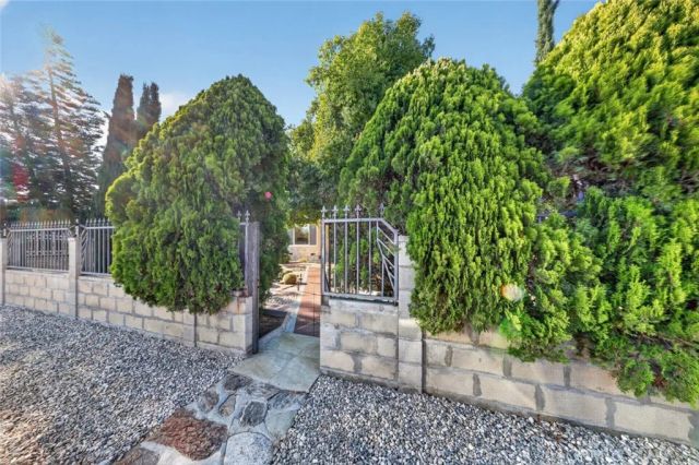11407 Delano, North Hollywood, CA 91606