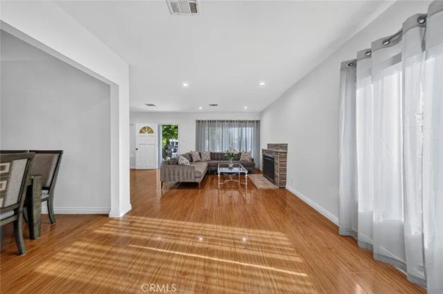 11407 Delano, North Hollywood, CA 91606