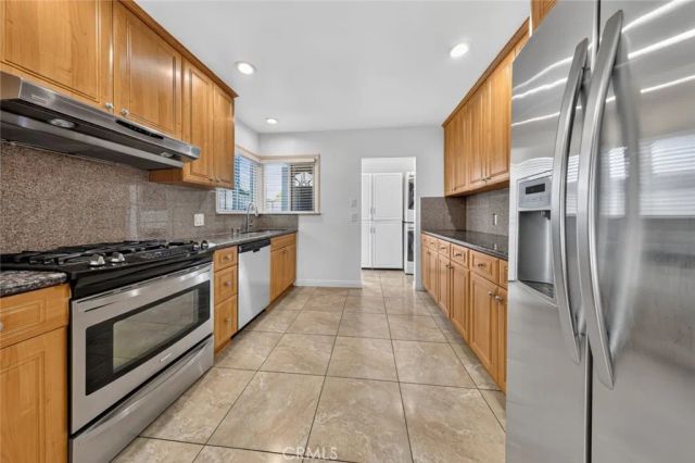 11407 Delano, North Hollywood, CA 91606