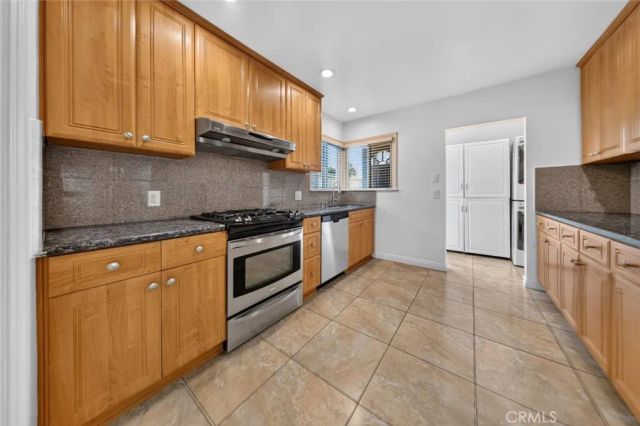 11407 Delano, North Hollywood, CA 91606