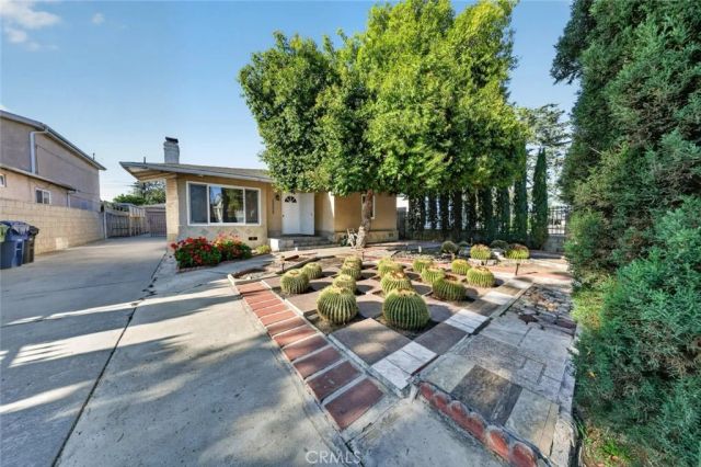 11407 Delano, North Hollywood, CA 91606