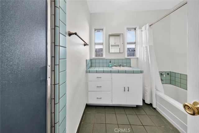 11407 Delano, North Hollywood, CA 91606