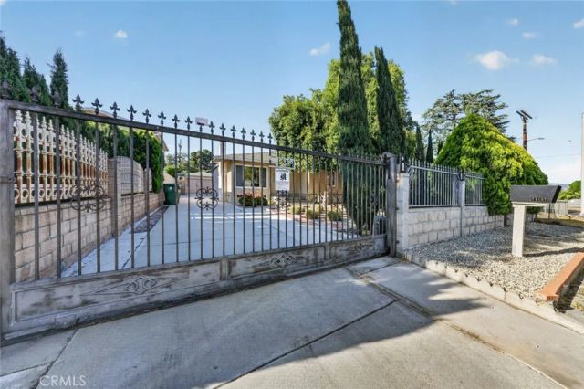 11407 Delano, North Hollywood, CA 91606