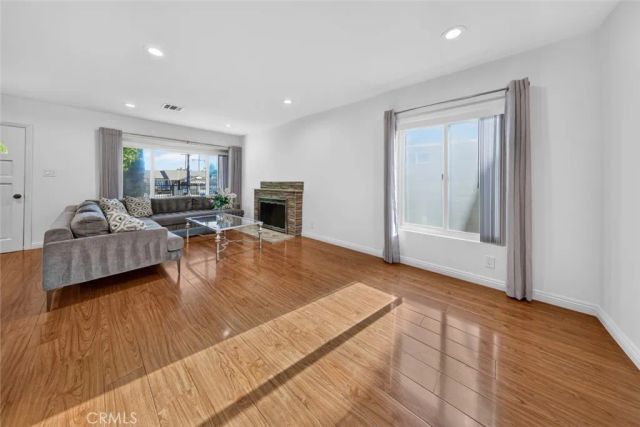 11407 Delano, North Hollywood, CA 91606