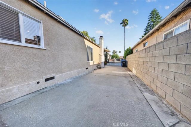 11407 Delano, North Hollywood, CA 91606