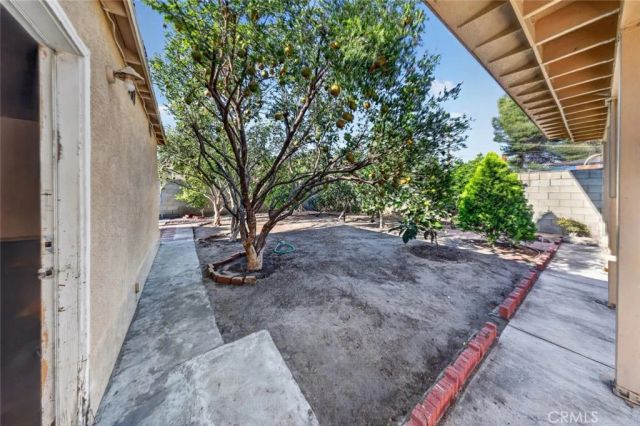 11407 Delano, North Hollywood, CA 91606