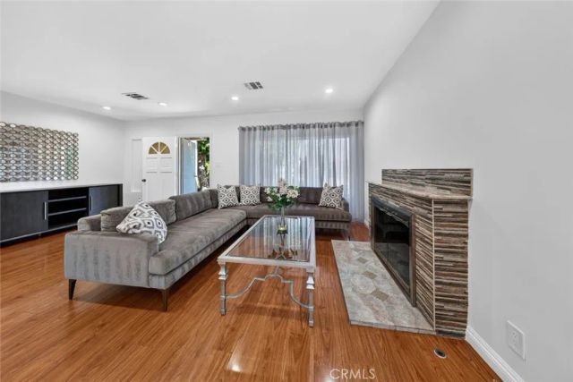 11407 Delano, North Hollywood, CA 91606