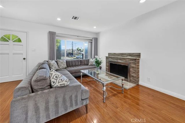11407 Delano, North Hollywood, CA 91606