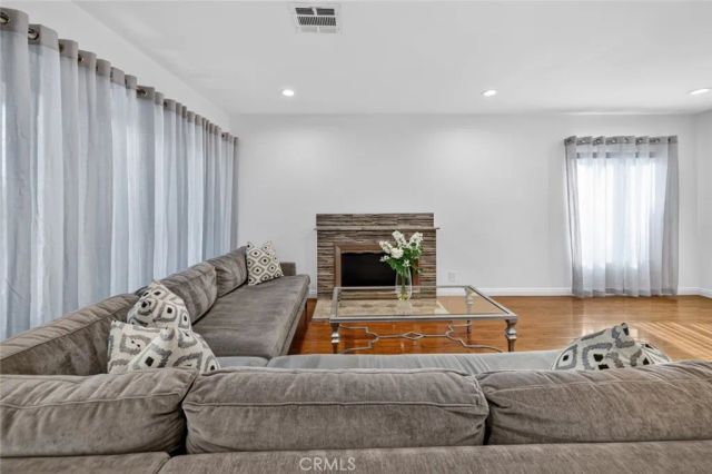 11407 Delano, North Hollywood, CA 91606