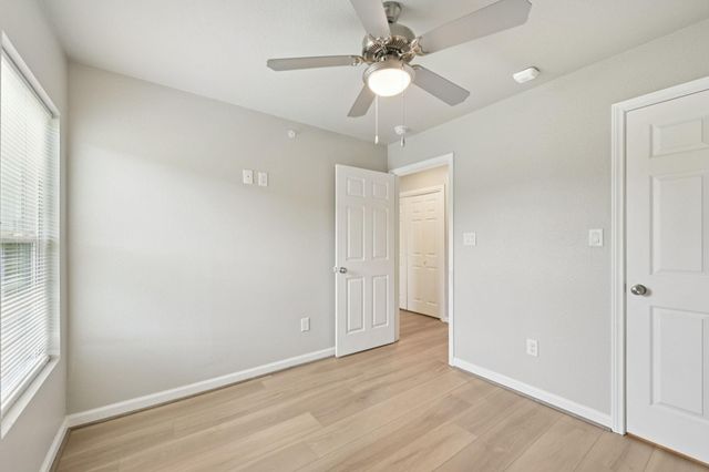 282 Plez Morgan Drive A, Montgomery, TX 77356